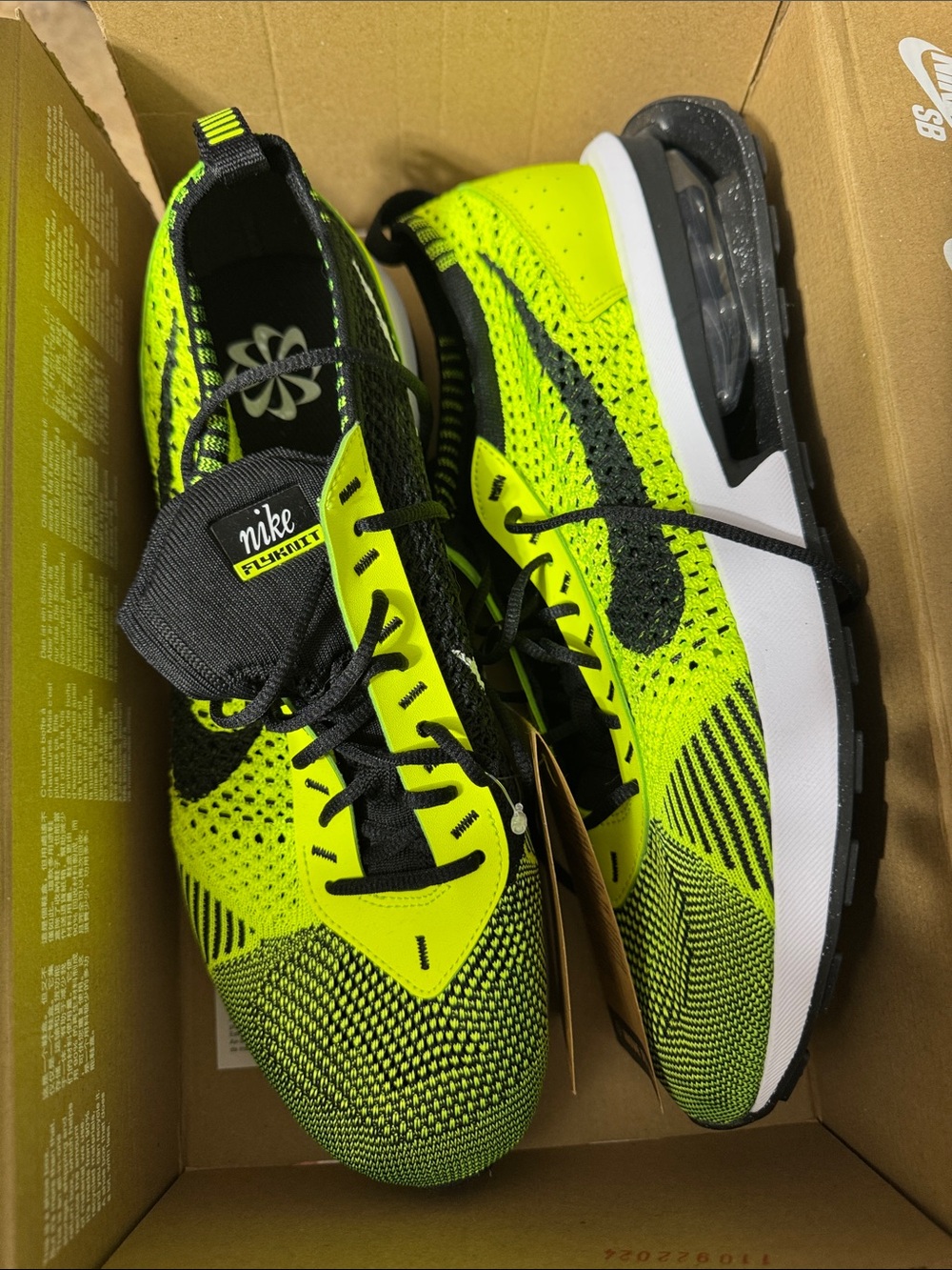 New Nike Flyknit Running Sneakers men’s US 9.5